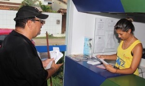 Equipe de fiscais e auxiliares já concluiu a distribuição dos carnês do IPTU em vários bairro da cidade. Mas o doc