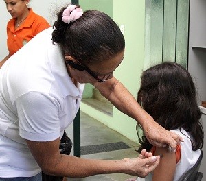 Campanha de vacinação contra HPV-foto Gidelzo Silva Secom-Ilhéus (3991)