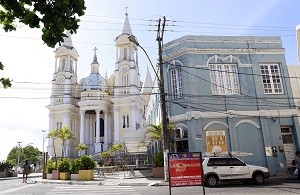 Catedral de São Sebastião no mesmo plano da lateral do bar vesúvio-foto Gidelzo Silva Secom Ilhéus