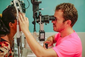 Exames anuais são a melhor forma de prevenção ao glaucoma_Foto Paulo Vagner_Divulgação