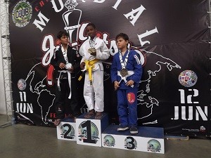 Ramases subiu ao lugar mais alto do pódio mais uma vez. Foto divulgação 