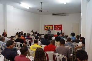 Rodrigo Cardoso dialoga com lideranças. 