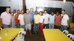 Cacá e Rodrigo reunidos com lideranças da Associação dos Cabaneiros da Praia do Sul.