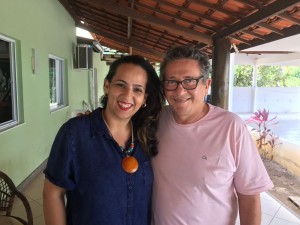 A candidata ao comando do PT na Bahia, Fernanda Silva, com o deputado federal Luiz Caetano - FOTO Divulgação