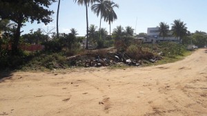 Ponto de lixo e queimada em bairro de Ilhéus. Foto - Blog do Chicó. 