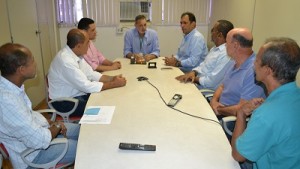 Prefeito se reúne com representantes da SPU e dos cabaneiros da praia do sul - Secom