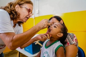 Vacina Poliomielite e Sarampo na Escola Municipal Pequeno Príncipe. Foto - Rodrigo Macedo-9