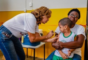 Vacina contra polio e sarampo em Ilhéus. Foto - Rodrigo Macedo (2)