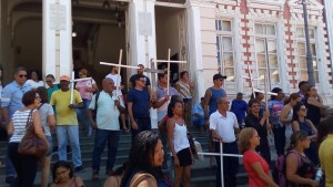 Servidores afastafos fazem Caminhada no centro e enceramento do ato foi na porta do Palácio Paranaguá. "Quero trabalhar e Marão não quer deixa.",  " Trabalhador na rua Marão a culpa é sua."