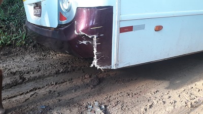 Colisão carro e ônibus_ Sto Antônio (1)