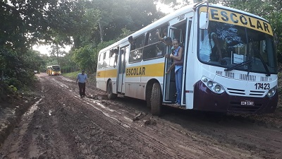 Colisão carro e ônibus_ Sto Antônio (2)
