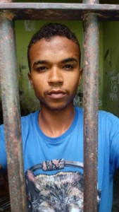 Acusado de tráfico de drogas e assaltos, Davi de Jesus Araujo foi resgatado da delegacia de Pau Brasil.