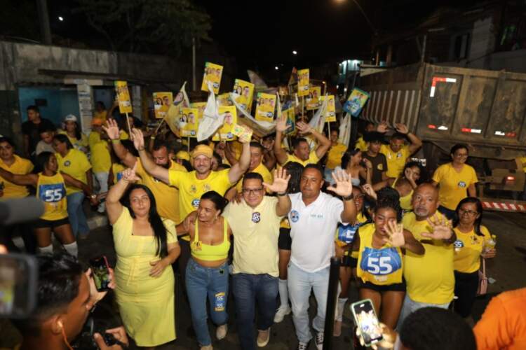 Ilhéus: Bento Lima e Missionária Kátia arrastam multidão durante caminhada nas ruas da Avenida Esperança