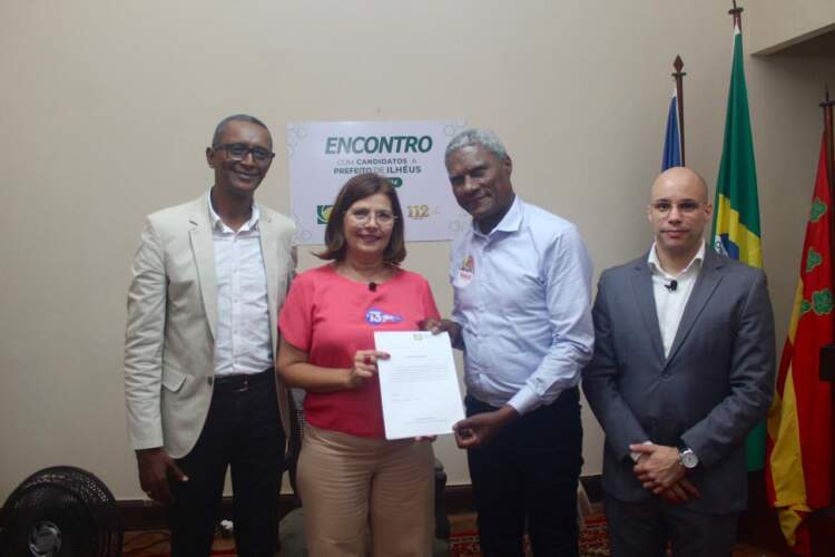 Adélia faz discurso histórico na Associação Comercial e Industrial de Ilhéus