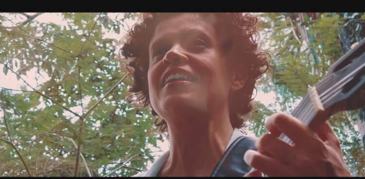 Superprodução: novo clipe de Ligia Callaz promete