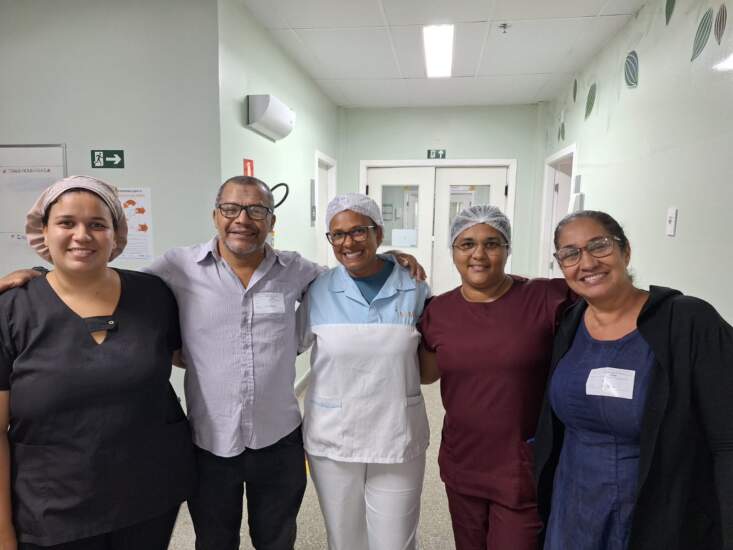 Paciente submetido a três neurocirurgias no Hospital Regional Costa do Cacau reencontra equipe de assistência da unidade