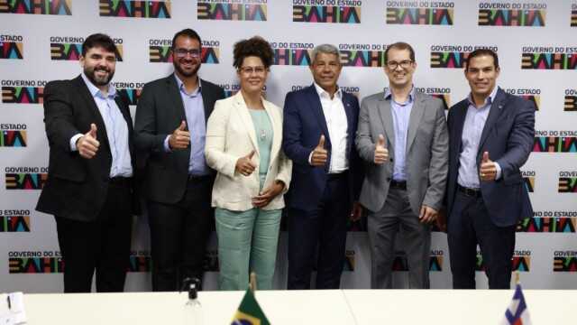 Governador Jerônimo Rodrigues e prefeito de Teixeira de Freitas discutem investimentos no município