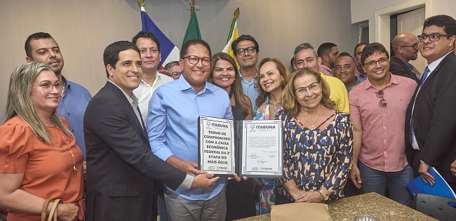 Augusto Castro assina Termo de Compromisso para o Mais Água III