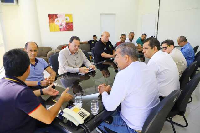 Reitor da Uesc recebe prefeitos da região