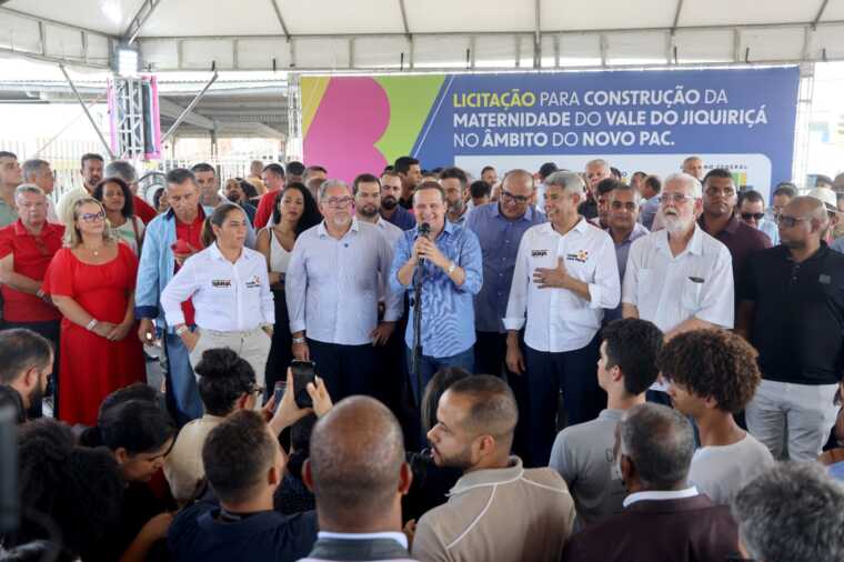 Jerônimo reúne 18 prefeitos em anúncio da construção da Maternidade Vale do Jiquiriçá, em Amargosa