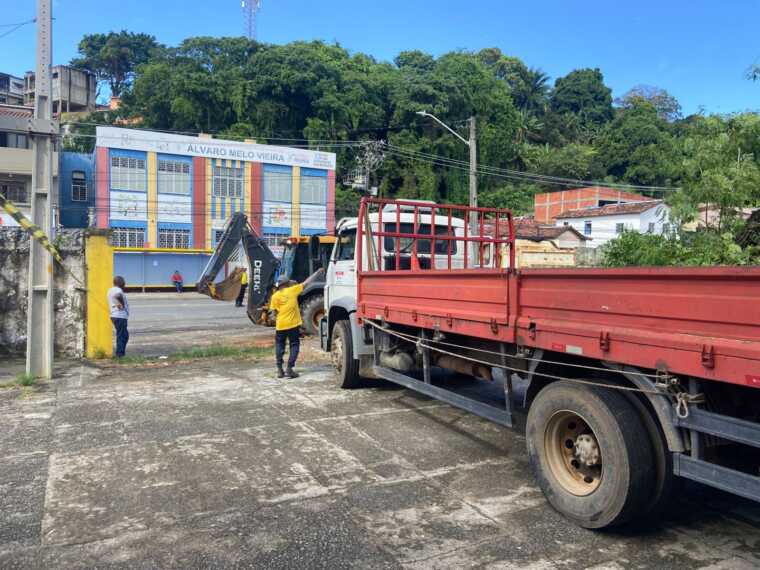 Prefeitura de Ilhéus atua após queda de muro no IME e intensifica medidas preventivas