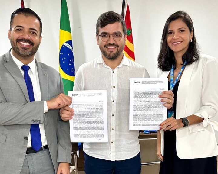 Prefeito Valderico Junior assina aditivo para construção de 464 unidades do Minha Casa Minha Vida