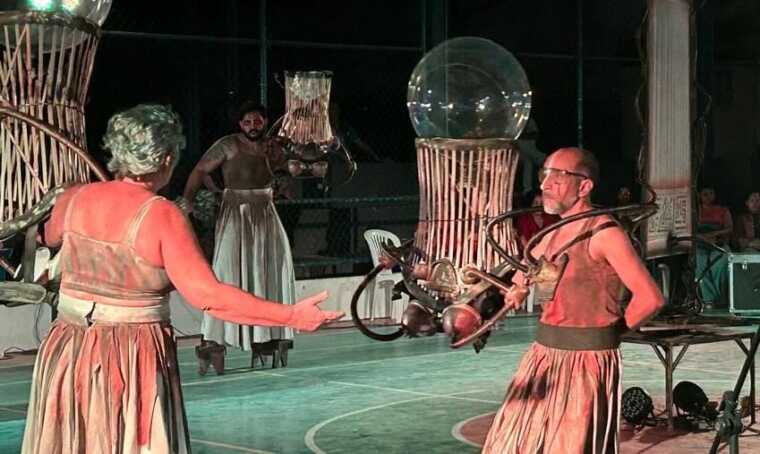 Teatro Popular de Ilhéus apresenta Borépetei. Uno em escola de tempo integral de Ilhéus