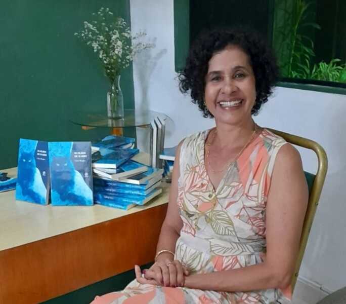 A professora Cátia Hughes toma posse na Academia de Letras de Ilhéus