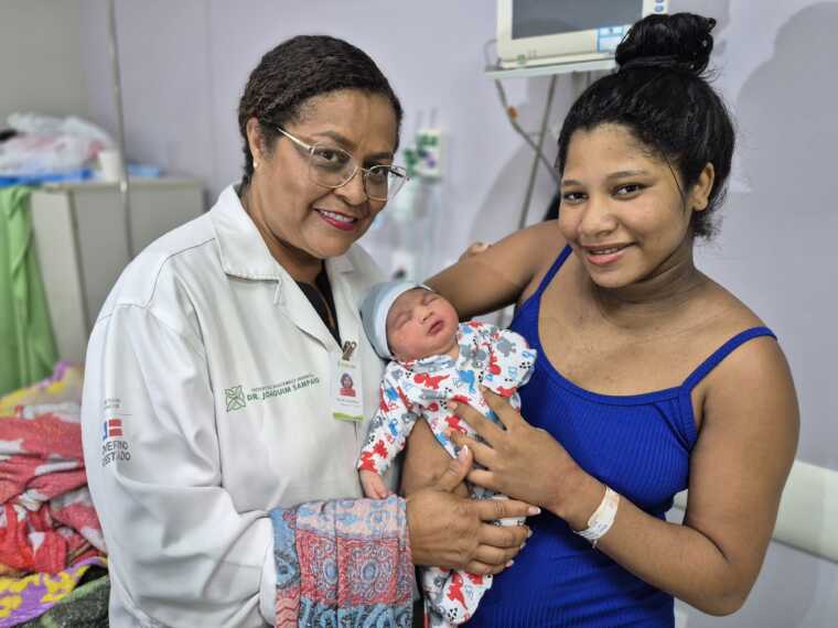 Mãe de primeira viagem tem bebê com mais de 4 kg em parto natural no Hospital Materno-Infantil de Ilhéus