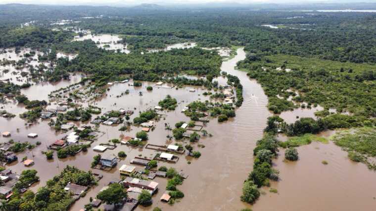 Quatro anos após enchentes, prefeituras baianas seguem sem políticas de adaptação climática, revela ranking