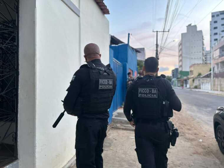 26 integrantes de uma facção são presos nas primeiras horas da Costa Segura