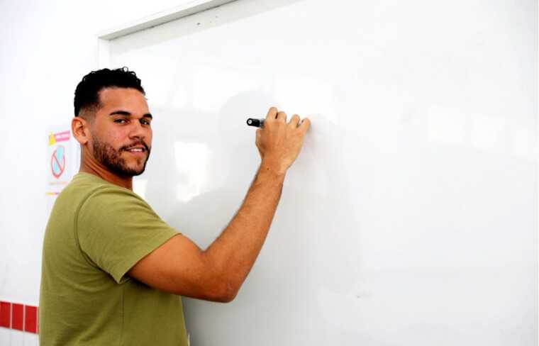 Adesão ao acordo do piso nacional do magistério na Bahia começa nesta terça (20)