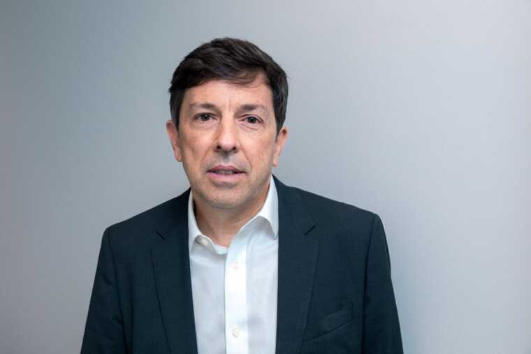 Amoêdo critica “uso da fé” por Nikolas Ferreira