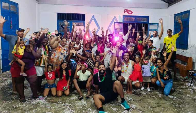 Iniciativa solidária do DJ Breno leva alegria a crianças em bailinho de pré-carnaval