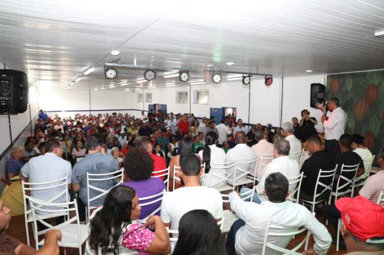 Governo da Bahia debate fortalecimento da cadeia do cacau em encontro com produtores em Ipiaú