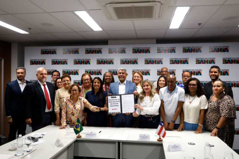 Jerônimo Rodrigues encaminha à Alba projeto de lei que garante piso do magistério acima do nacional