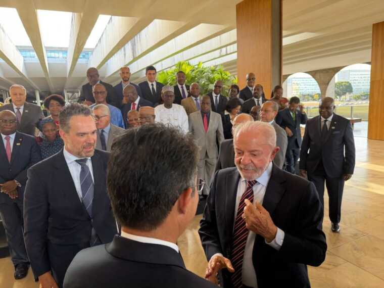 Uesc fortalece cooperação internacional em fórum Brasil-África com participação do reitor Alessandro Fernandes