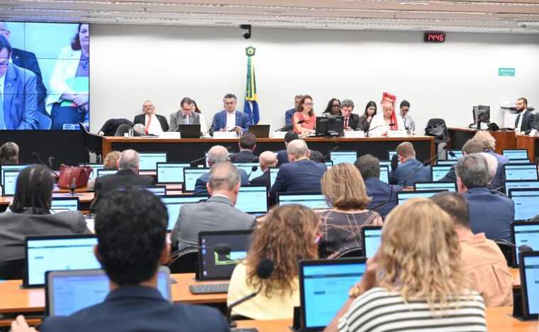 Ministro do Trabalho diz que maioria tem escala 5×2 e mudança na lei já vem tarde