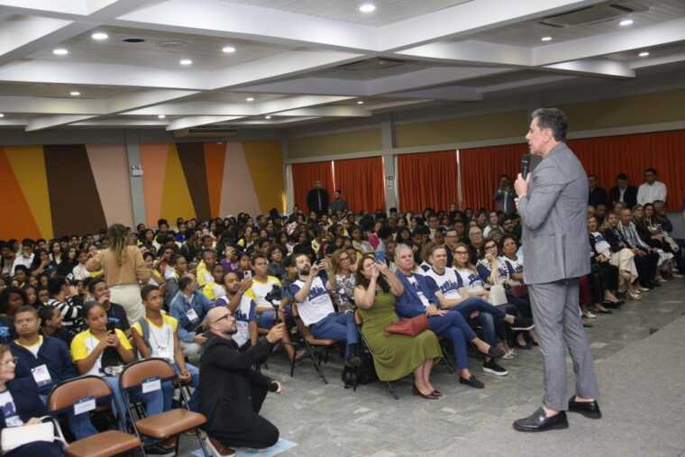 Presidente do TJBA palestra para alunos da rede pública municipal de Ilhéus