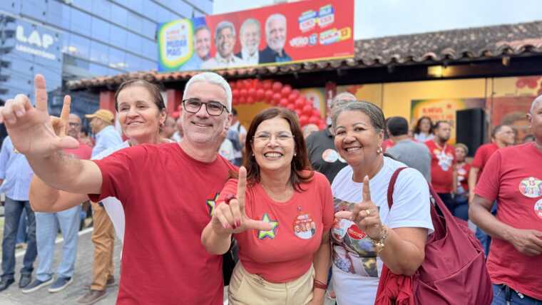 Em Ilhéus, Adélia mostra força de mobilização e pede que eleitores comparem entregas do PT com período do Carlismo