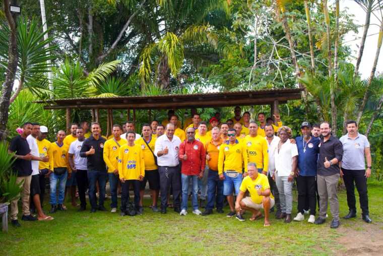Bebeto prestigia festa da padroeira e recebe apoio da população e lideranças de Camamu