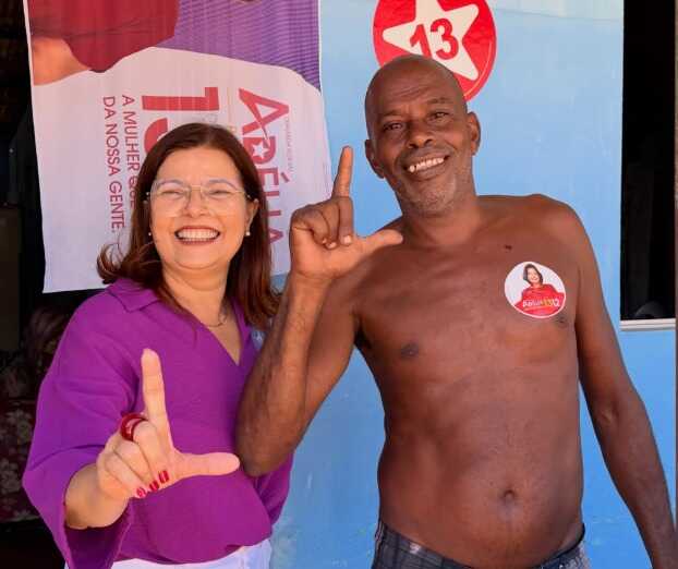 Adélia apresenta propostas durante corpo a corpo no Cominho em Ilhéus