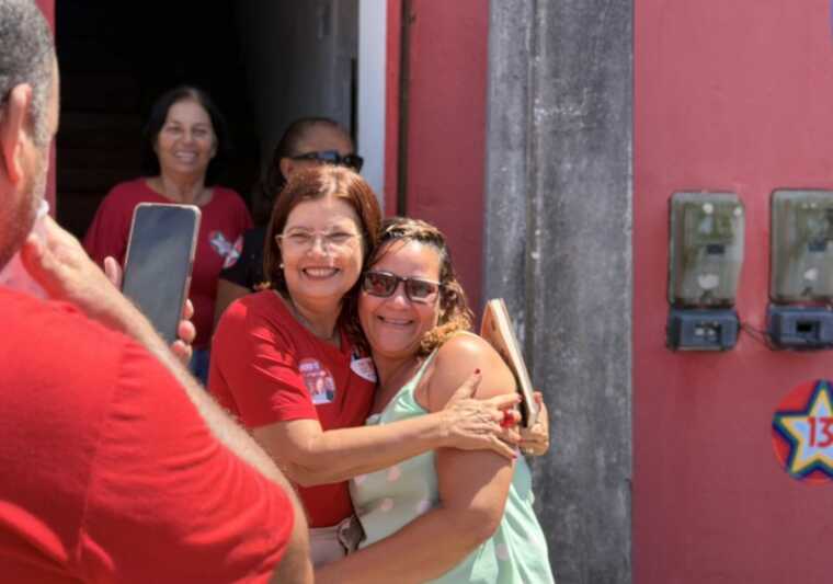 Em Canavieiras, Adélia defende investimentos para gerar emprego e renda