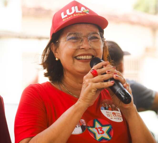 Adélia intensifica presença nos municípios do sul da Bahia na reta final da campanha