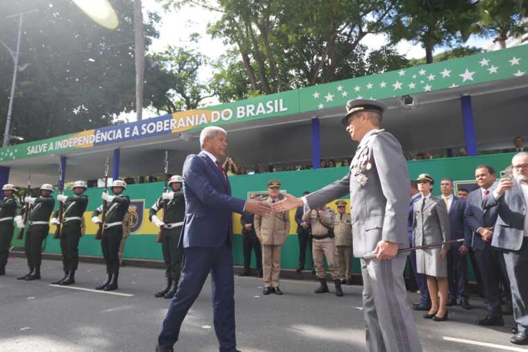Desfile cívico-militar marca celebração dos 204 anos da Independência do Brasil em Salvador