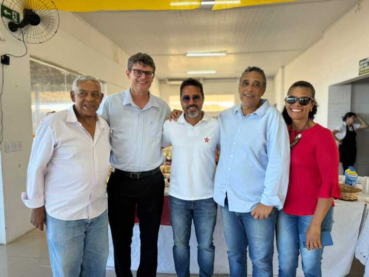 Professores participam de encontro com Deyvid Bacelar para garantir royalties do petróleo no setor de educação