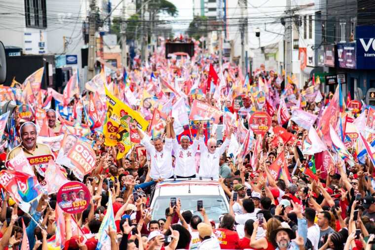 Jerônimo faz caminhada histórica e reúne 30 mil pessoas em Vitória da Conquista na reta final da campanha