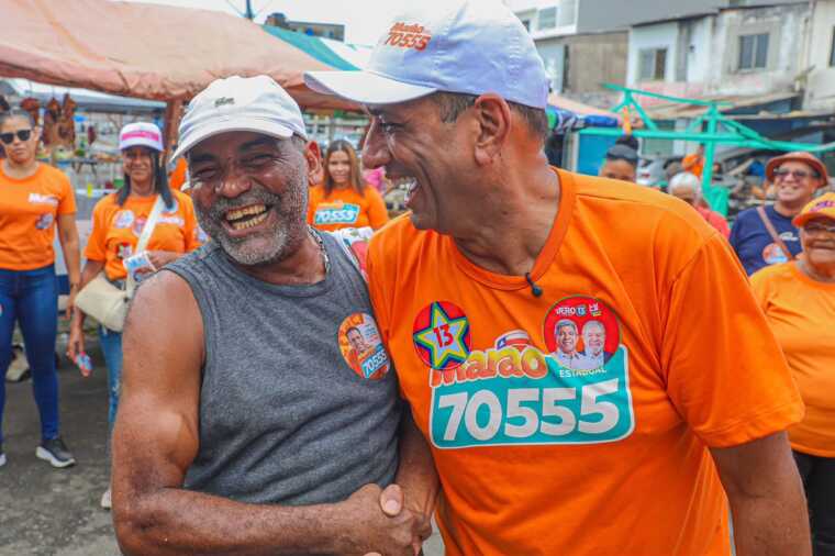 Marão percorre a Feira Hernani Sá, reencontra amigos e destaca carinho pelo povo de Ilhéus