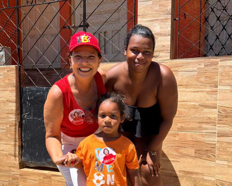 Adélia ouve moradores do Alto do Coqueiro e no Iguape