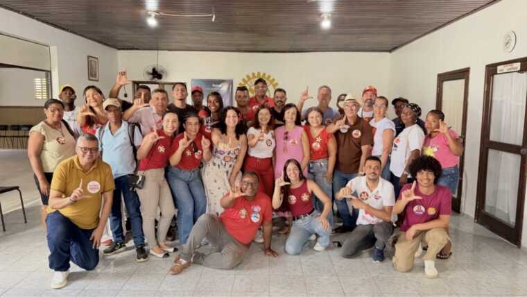 Adélia ganha as ruas de Ubaitaba e fortalece campanha no sul da Bahia